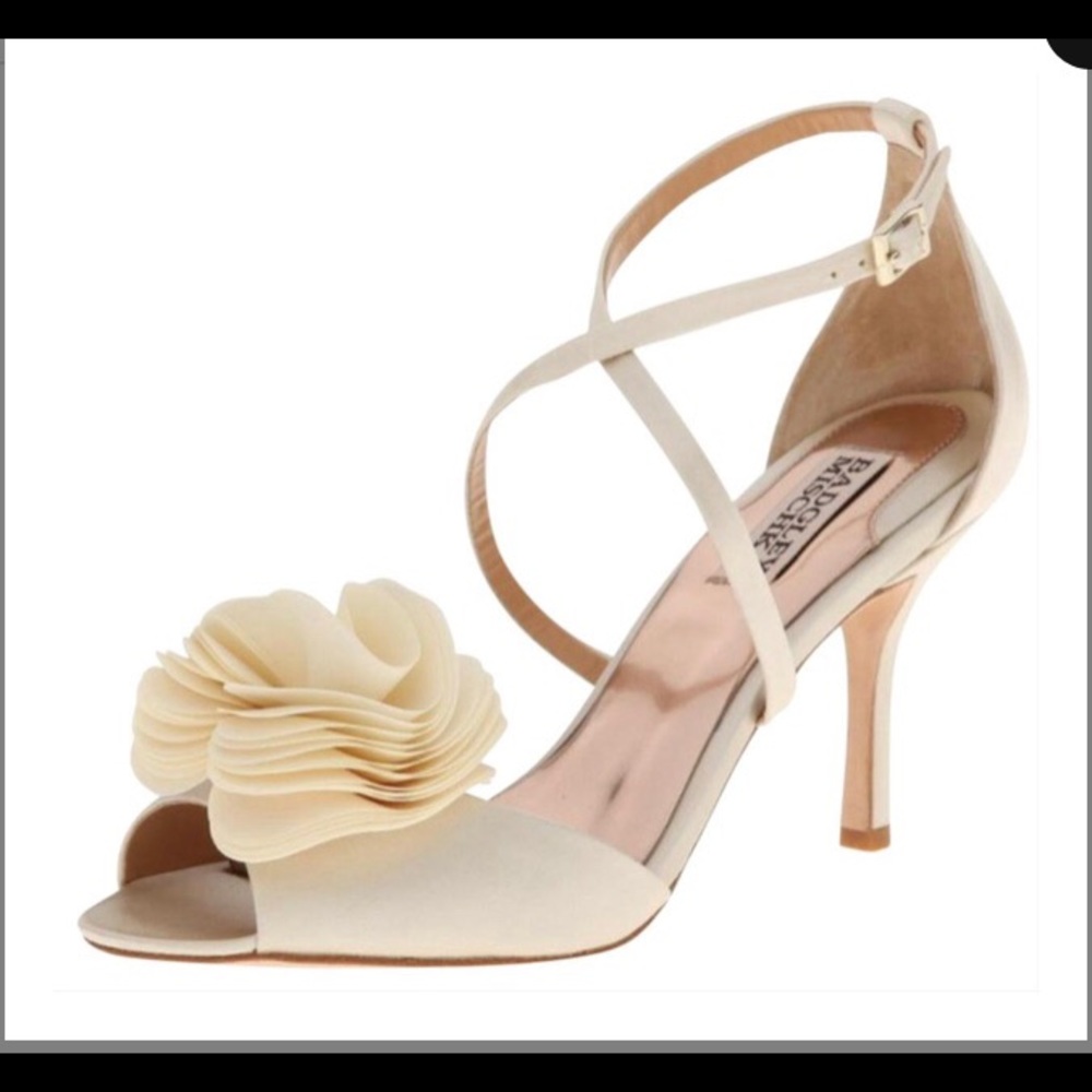 Badgley Mischka Gaby Satin Pumps size 7.5